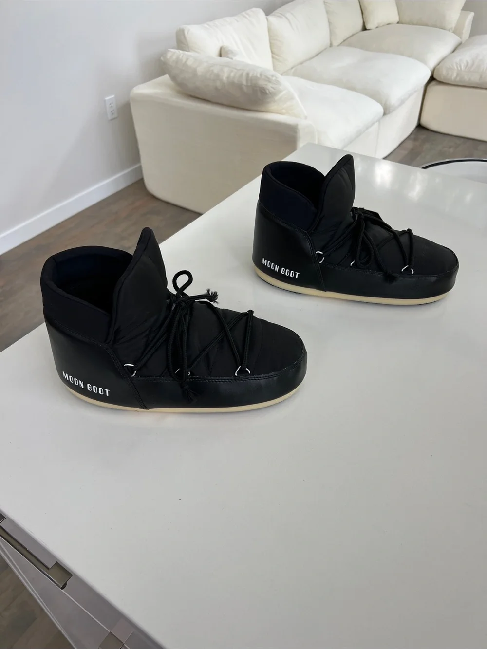 NEW with tag MOON BOOT pump nylon black and white size 10 / 10.5
